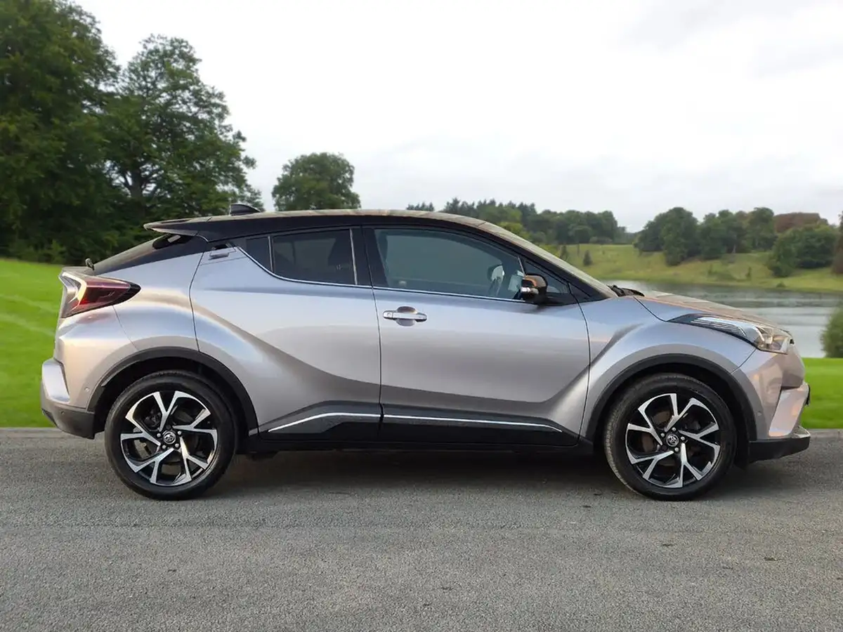 2017-toyota-c-hr-12-dynamic-big-1