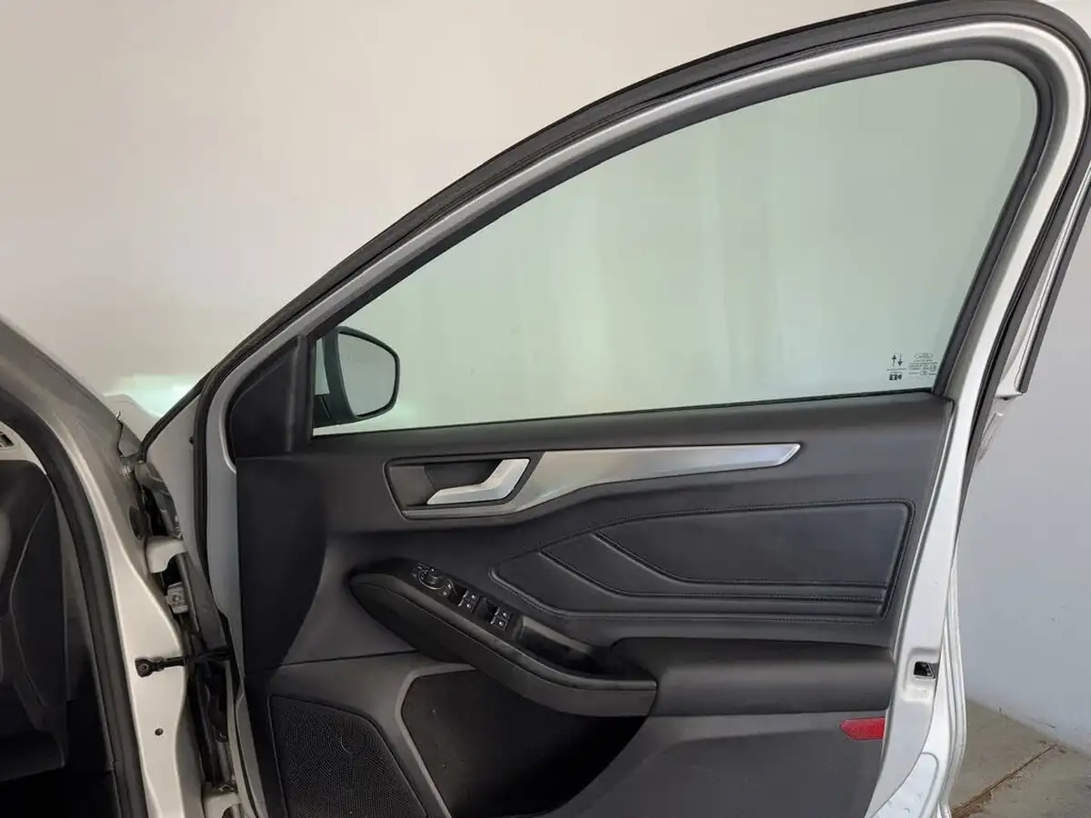 2020-ford-focus-10t-titanium-estate-auto-big-17