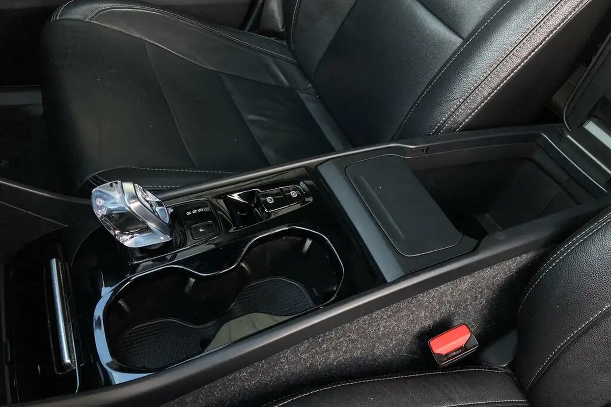 2019-volvo-xc40-20-t4-inscription-awd-big-15