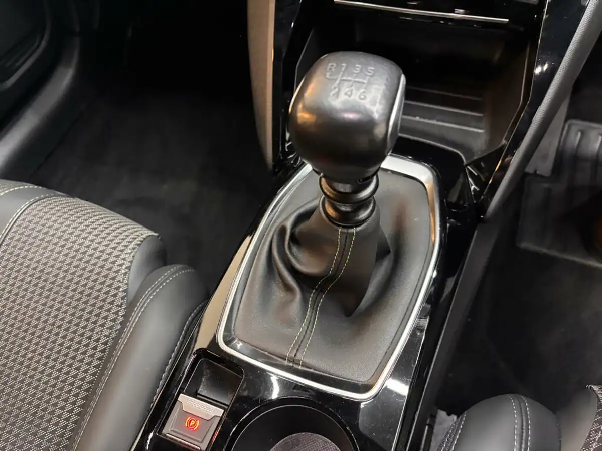 2022-peugeot-208-12-puretech-gt-100bhp-big-11