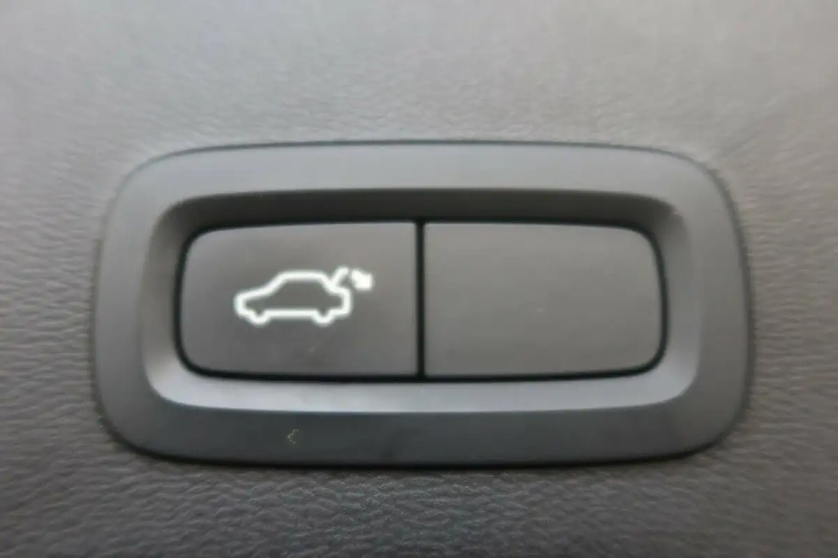 2020-volvo-xc40-20-b4-r-design-big-9