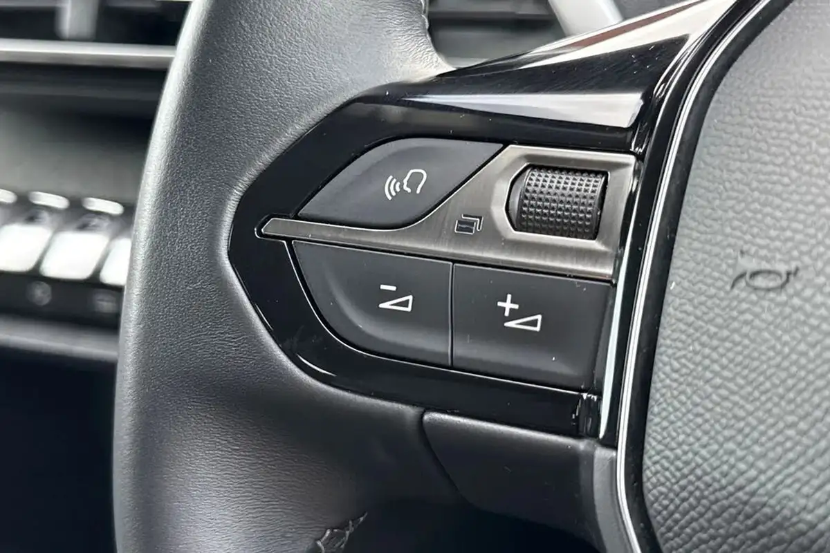 2021-peugeot-3008-suv-12-puretech-allure-premium-big-27