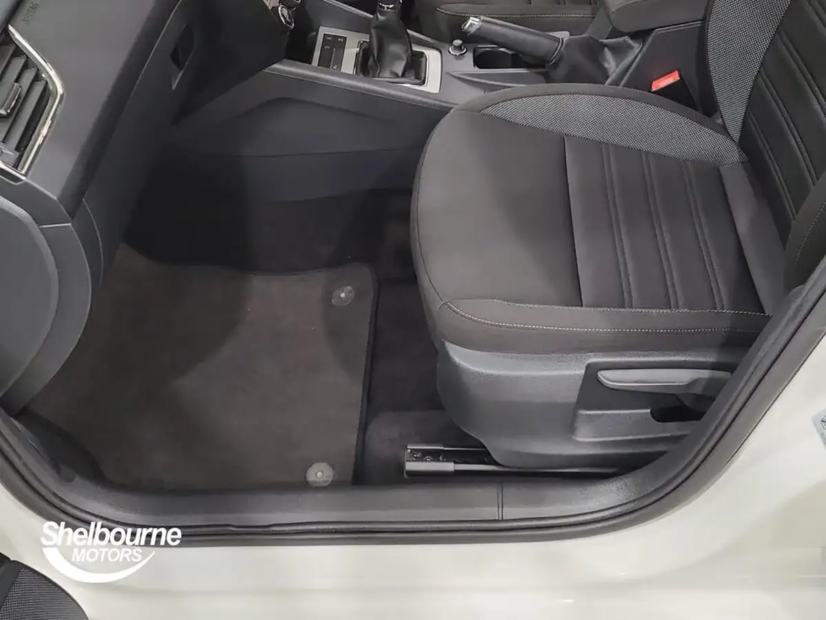 2019-skoda-octavia-16tdi-se-technology-estate-big-9