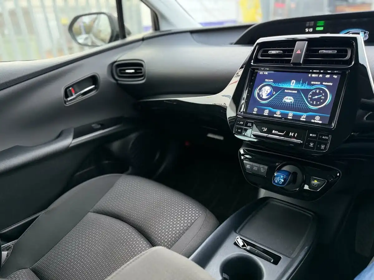 2019-toyota-prius-big-44