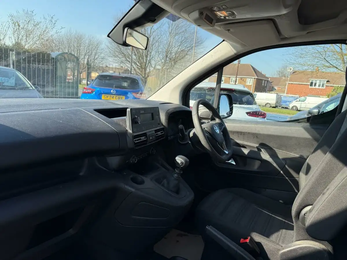 2022-vauxhall-combo-life-15-edition-big-37