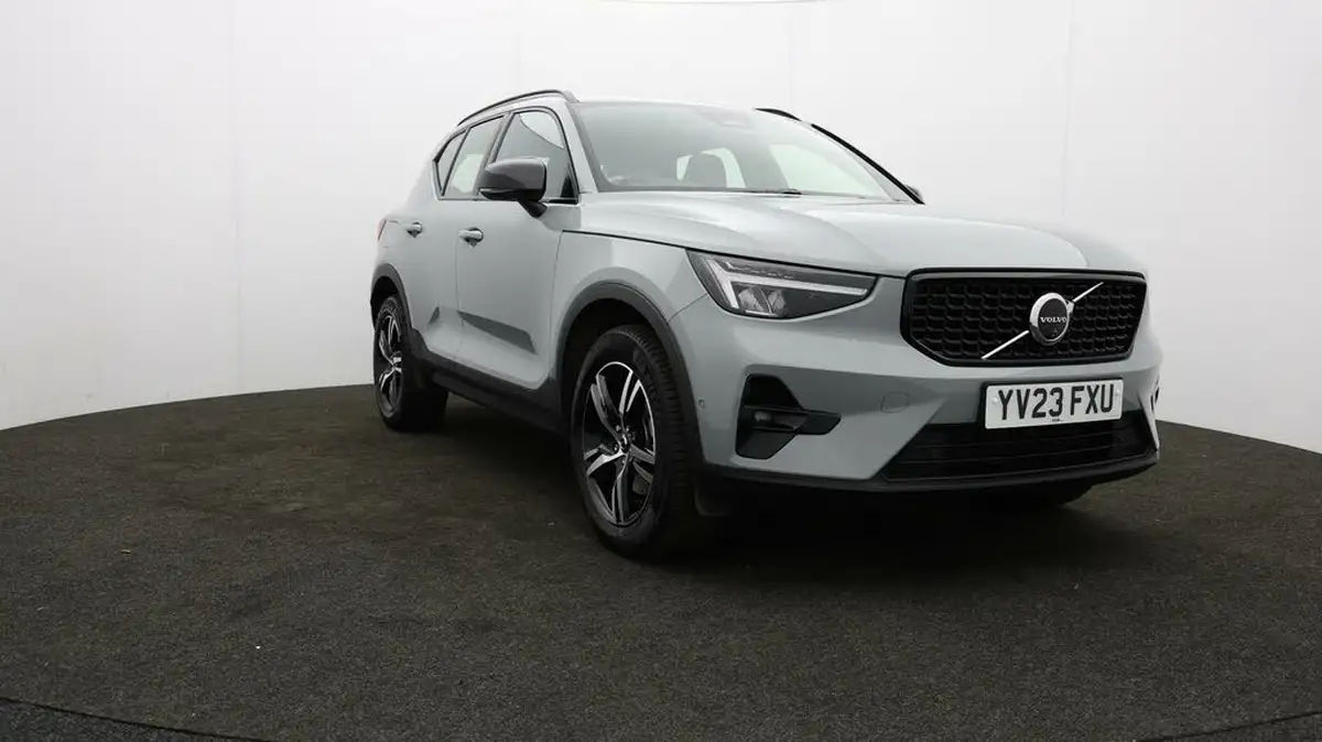 2023-volvo-xc40-20-b3-plus-big-47