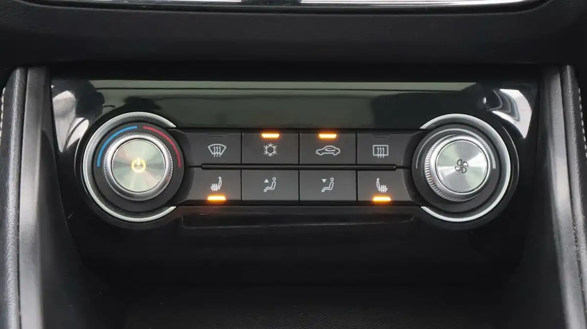 2020-mg-zs-suv-e-exclusive-ev-big-12
