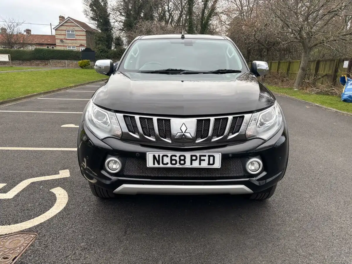 2019-mitsubishi-l200-24di-d-barbarian-eu6b-big-1