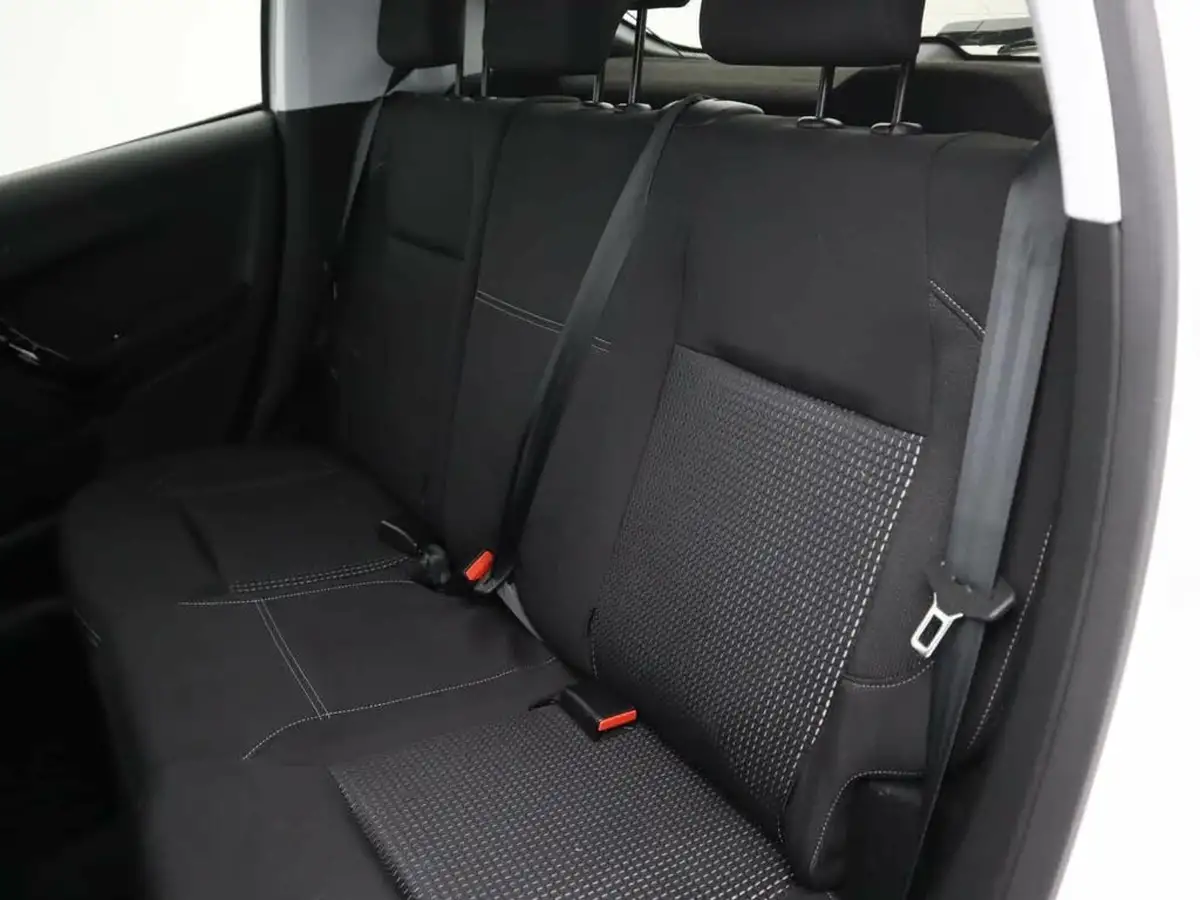 2019-peugeot-208-12-puretech-tech-edition-82bhp-big-14
