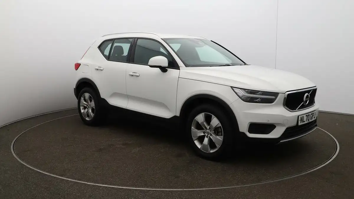 2020-volvo-xc40-20-b4-momentum-big-1