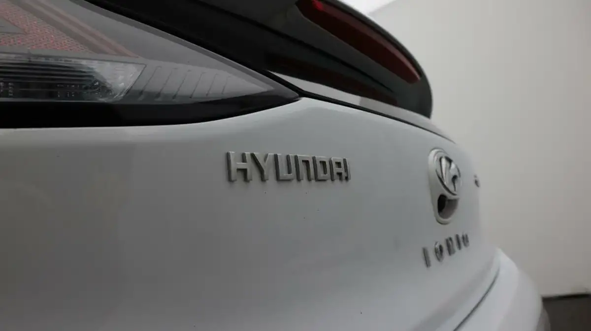 2022-hyundai-ioniq-e-premium-electric-big-21