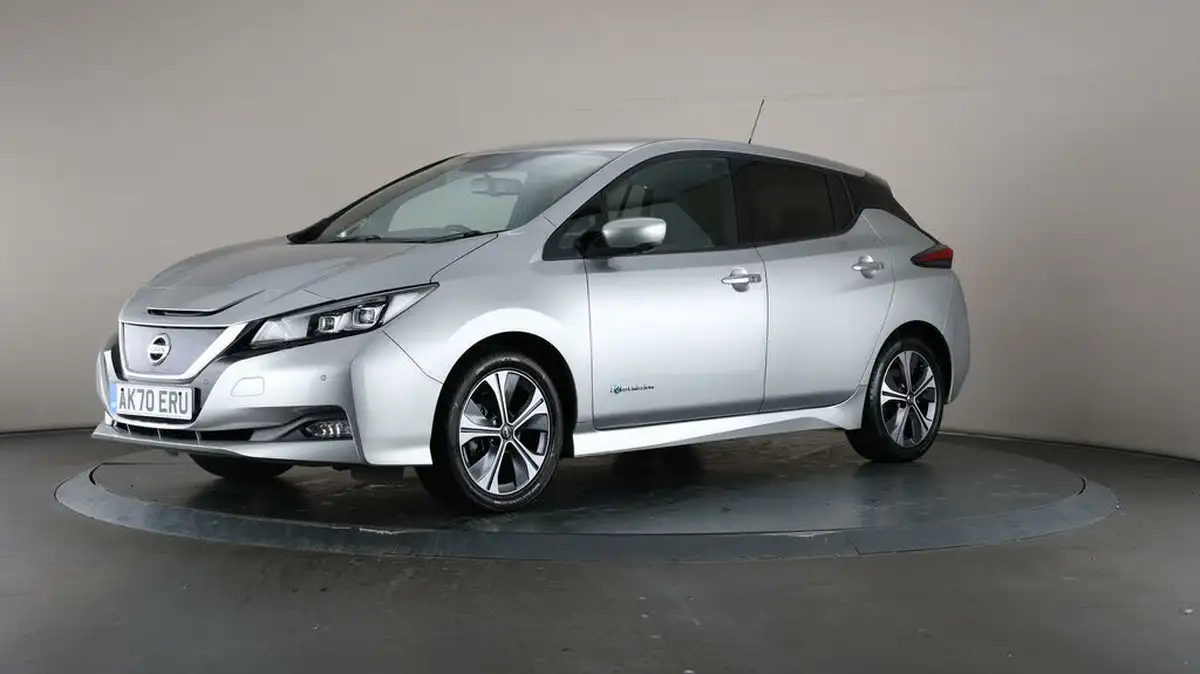 2020-nissan-leaf-e-tekna-big-36