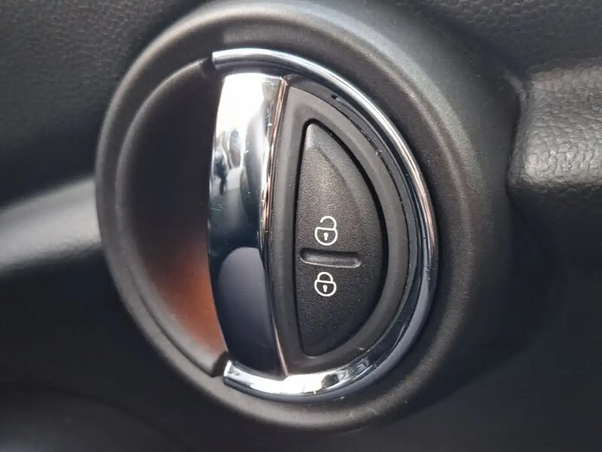2020-mini-cooper-15-cooper-classic-nav-hatchback-3d-big-12