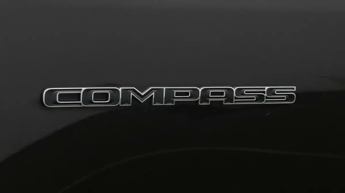 2018-jeep-compass-14-multiair-ii-longitude-big-20