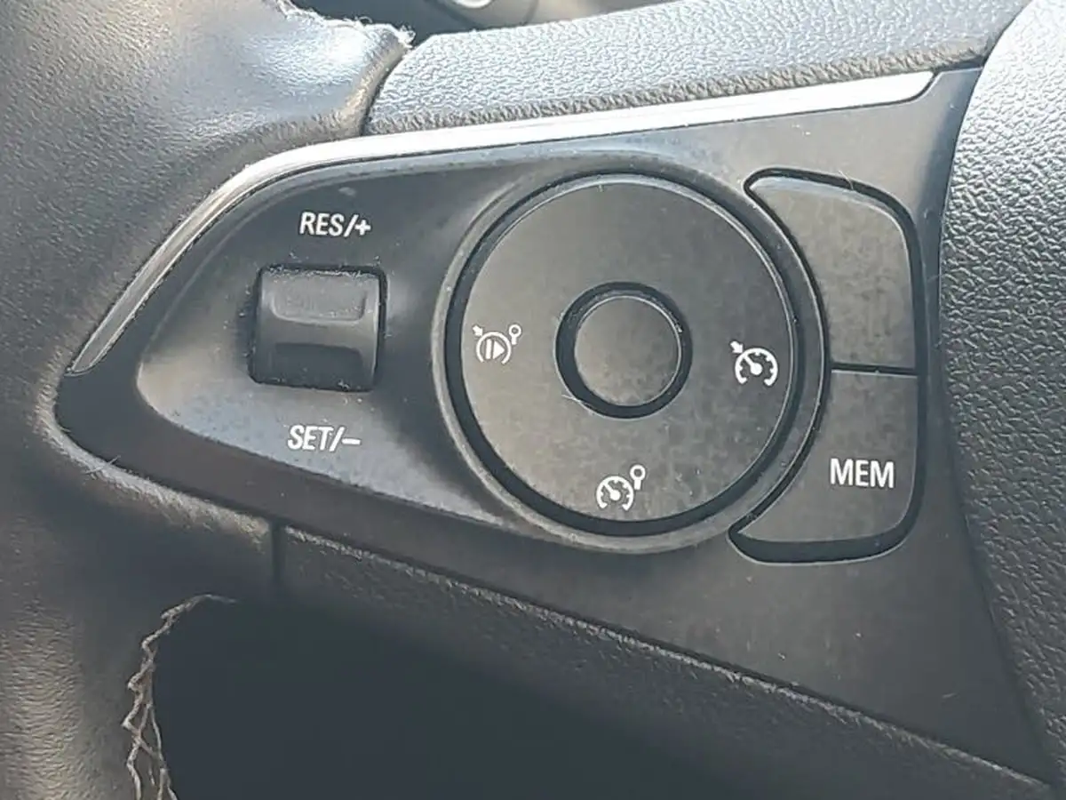 2020-vauxhall-grandland-x-12-sri-nav-auto-big-17