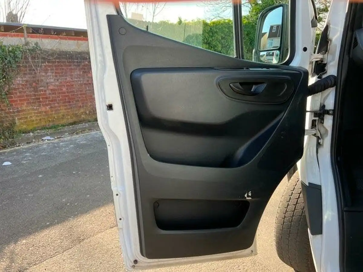 2018-mercedes-benz-sprinter-21cdi-311-l2h1-panel-van-rwd-eco-gear-360-big-36