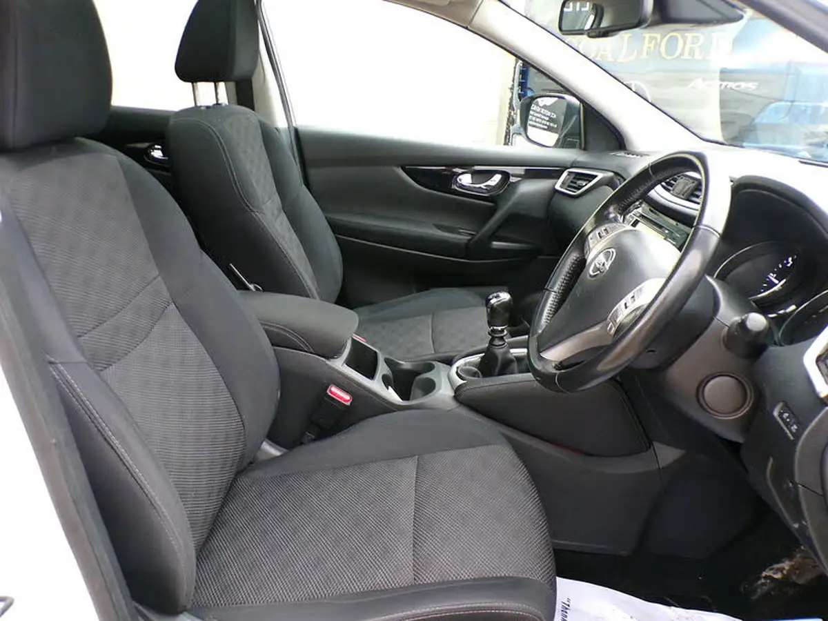 2015-nissan-qashqai-16dci-n-tec-big-10