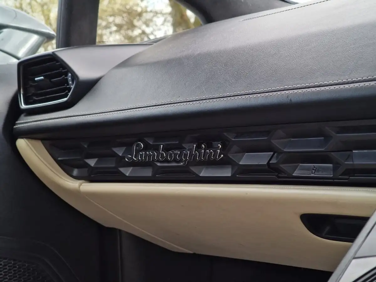 2017-lamborghini-huracan-52-lp-610-4-spyder-big-17