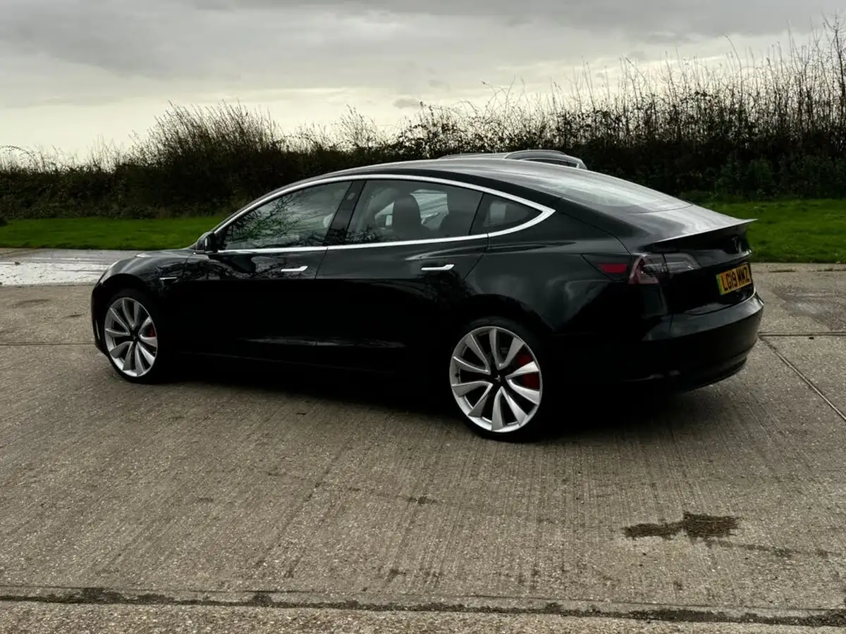 2019-tesla-model-3-e-4x4-performance-pack-big-2