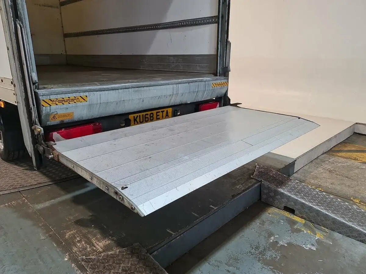 2018-mercedes-benz-sprinter-21cdi-314-l3h1-chassis-cab-eco-gear-360-big-22