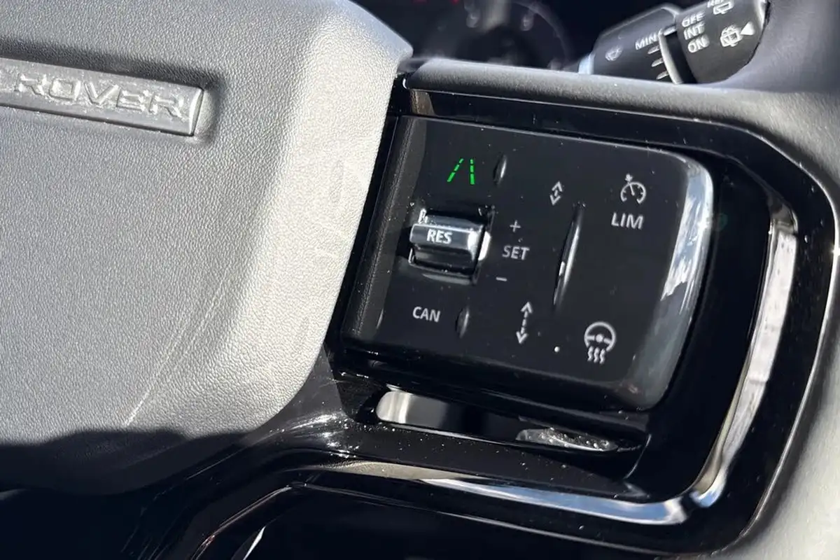 2023-land-rover-range-rover-velar-20-d200-dynamic-se-big-32