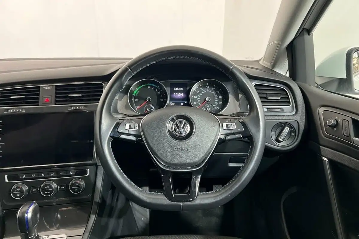 2019-volkswagen-golf-e-e-golf-big-14