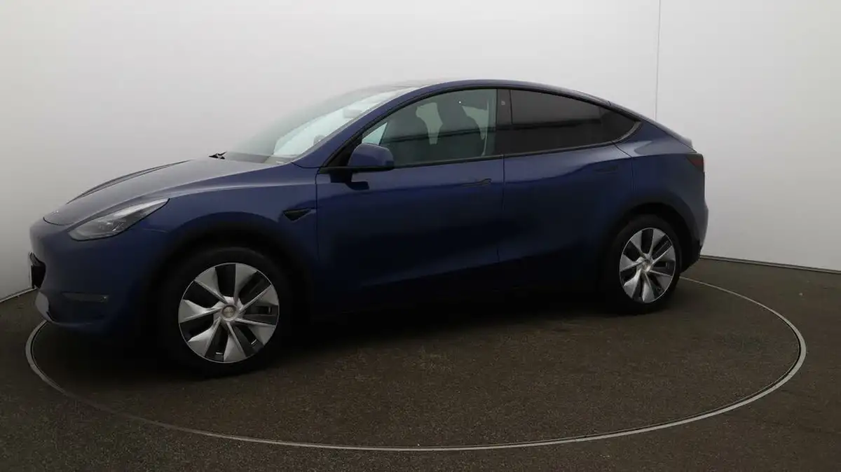 2023-tesla-model-y-e-long-range-big-63