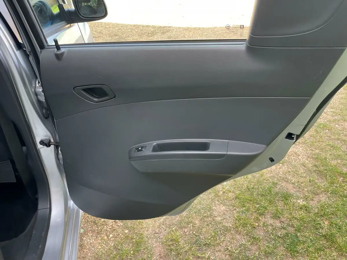 2013-chevrolet-spark-12-ltz-big-42