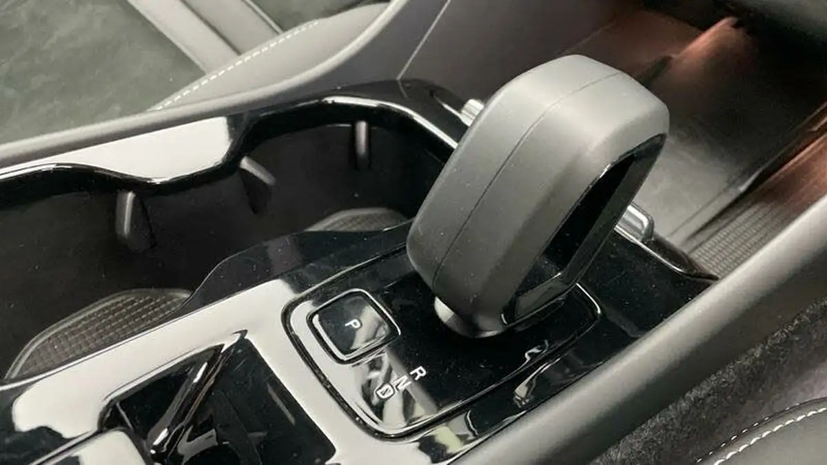 2024-volvo-xc40-20-b4-plus-big-11