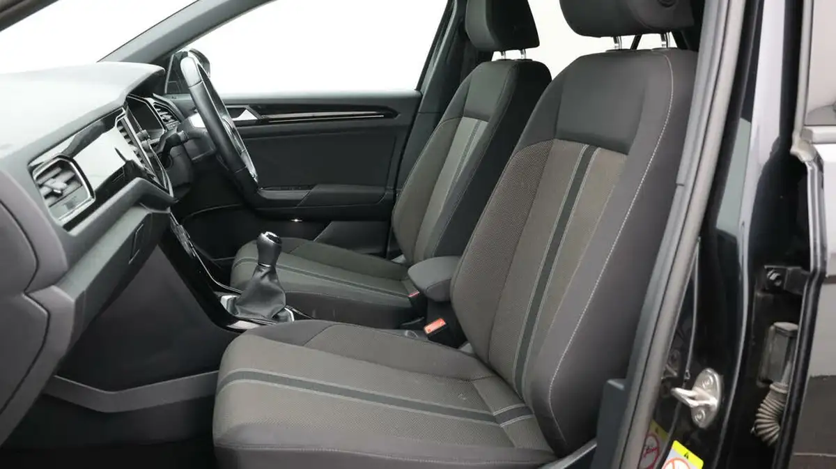 2021-volkswagen-t-roc-10-tsi-black-edition-110ps-big-14