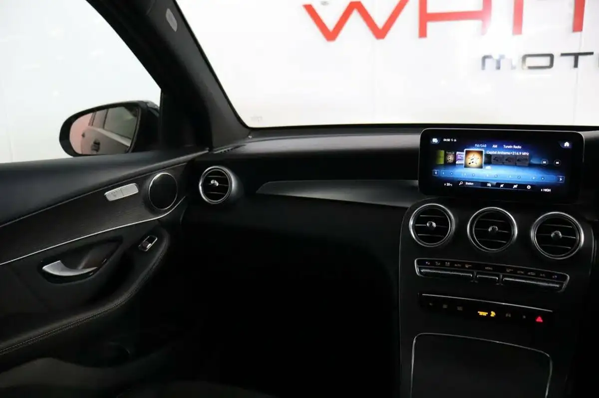2020-mercedes-benz-glc-class-20d-glc220d-amg-line-station-wagon-5d-4matic-plus-big-14