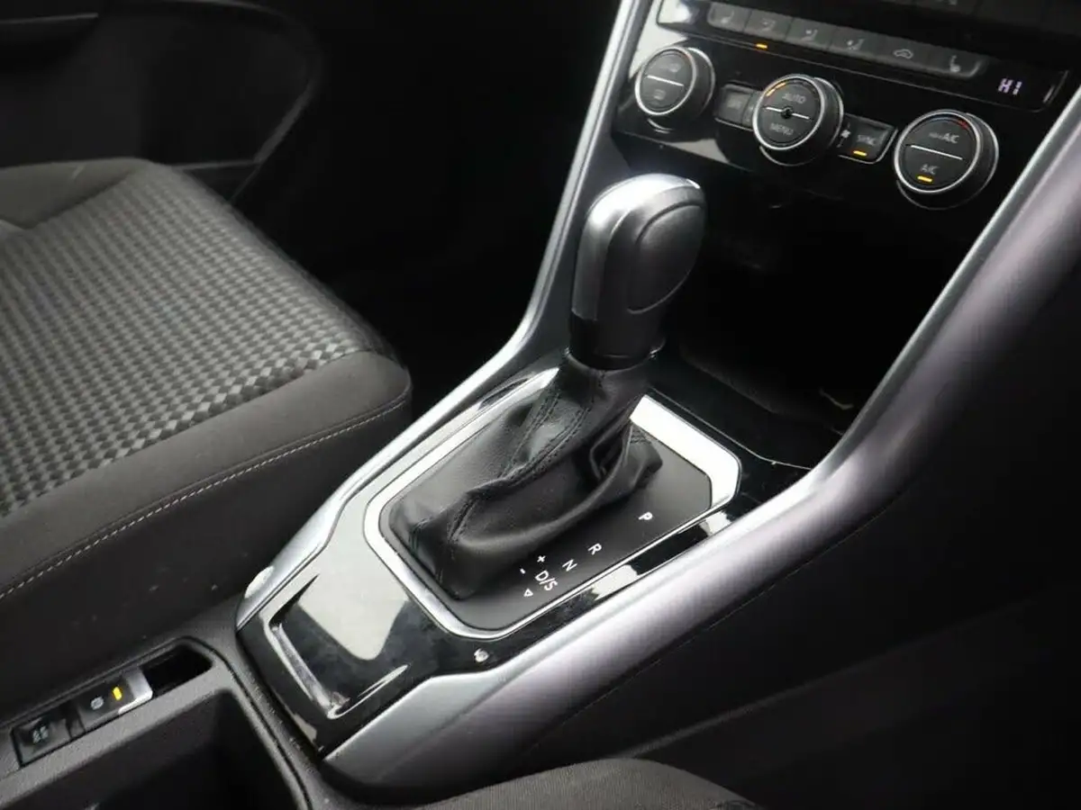 2021-volkswagen-t-roc-15-tsi-active-hatchback-5d-dsg-big-24