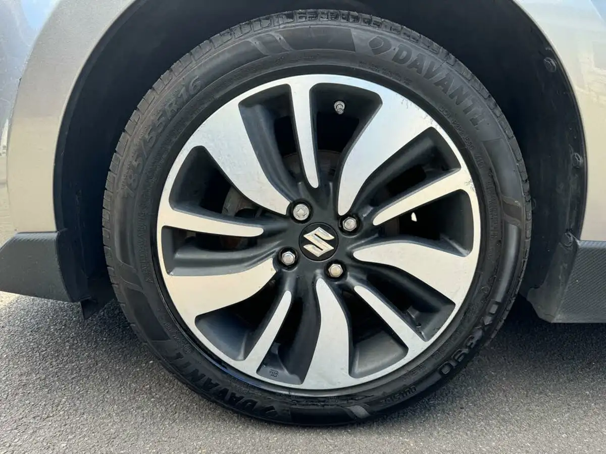 2019-suzuki-swift-12-dualjet-attitude-big-4
