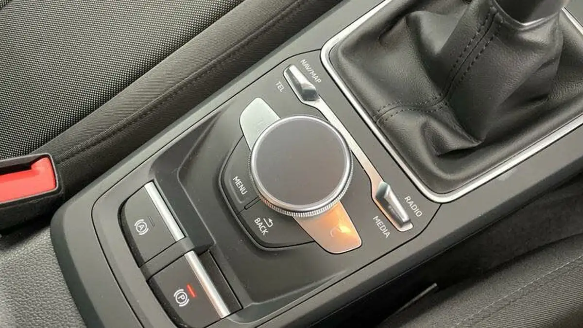 2022-audi-q2-10-30-tfsi-technik-big-24