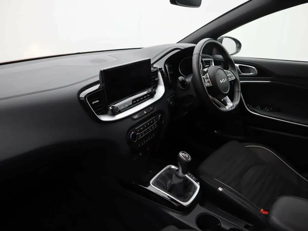 2022-kia-ceed-15-t-gdi-gt-line-big-14