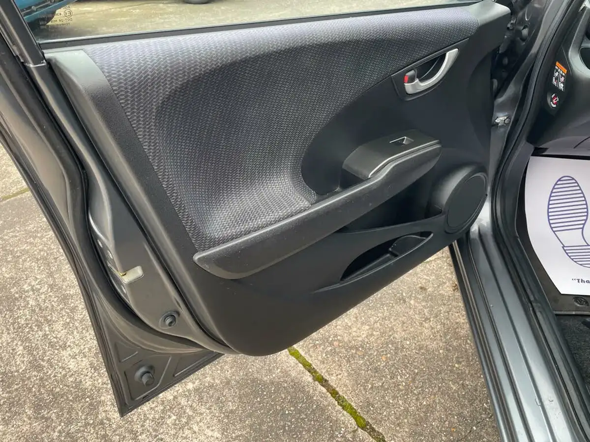2012-honda-jazz-14-ex-big-17