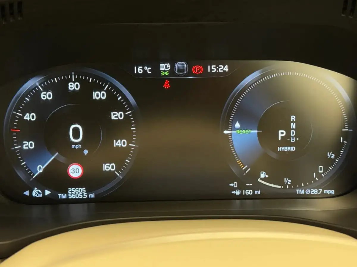 2021-volvo-xc60-20-t6-inscription-340bhp-big-34