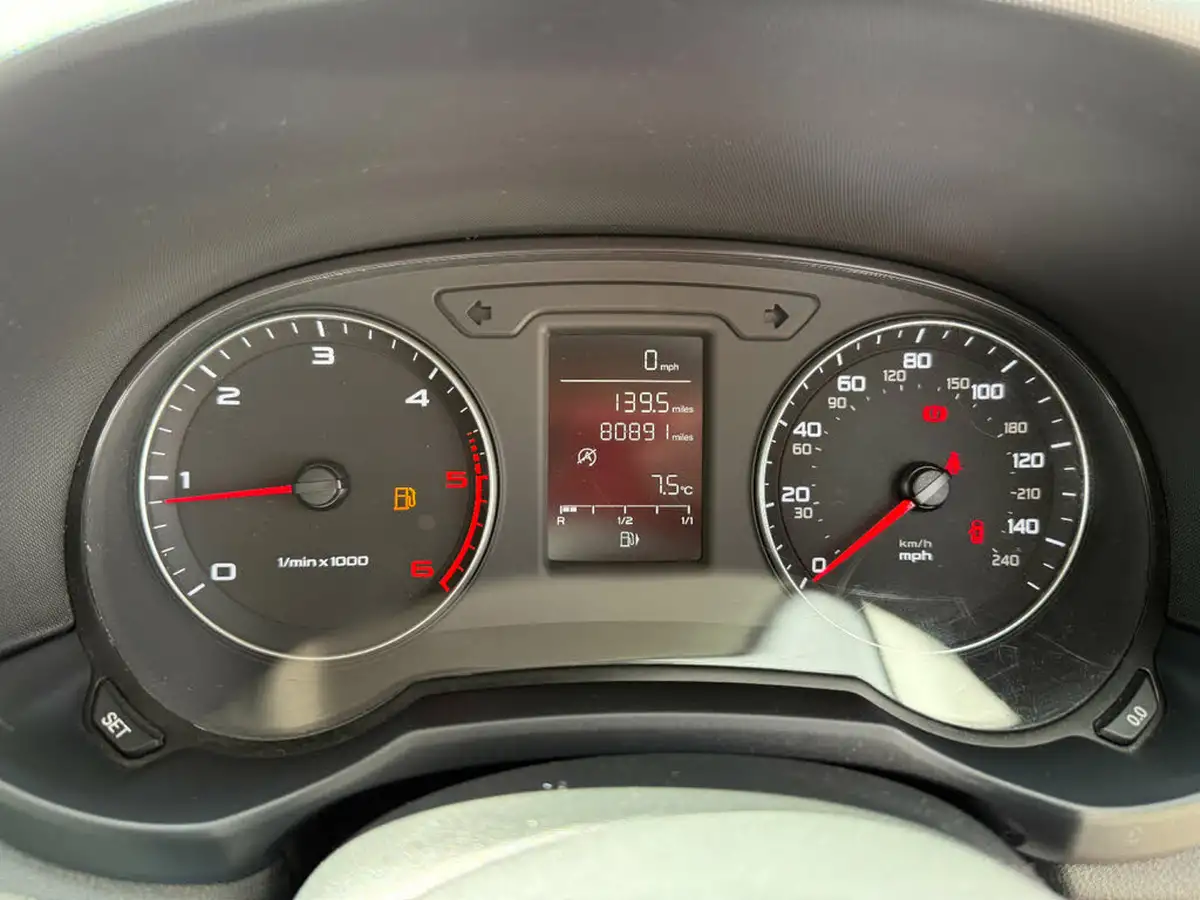 2011-audi-a1-16td-se-hatchback-3d-big-49