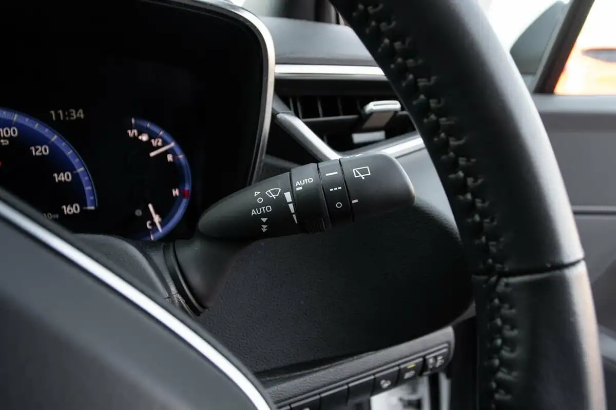 2022-toyota-corolla-18-vvt-i-design-120bhp-trk-hatchback-5d-big-17