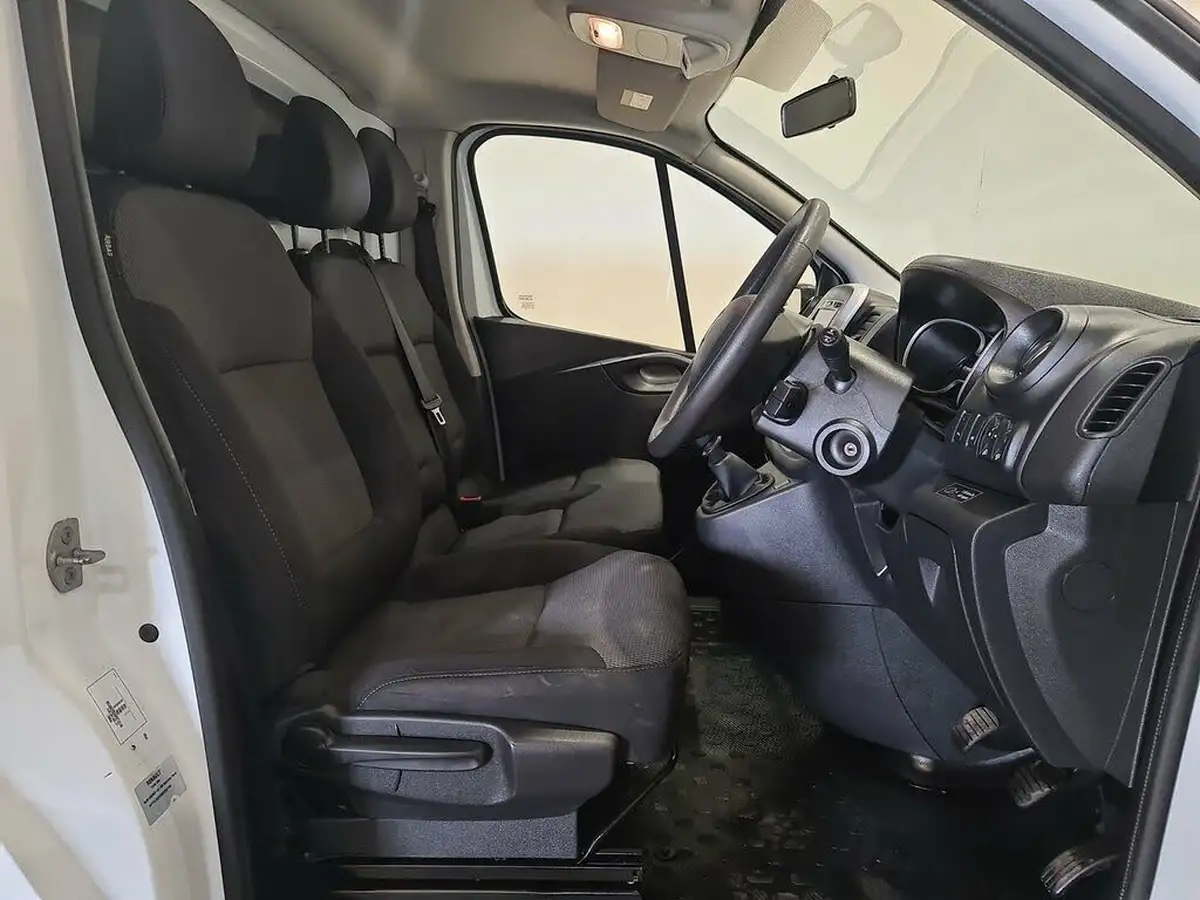 2020-renault-trafic-20dci-sl30-energy-120-business-panel-big-21