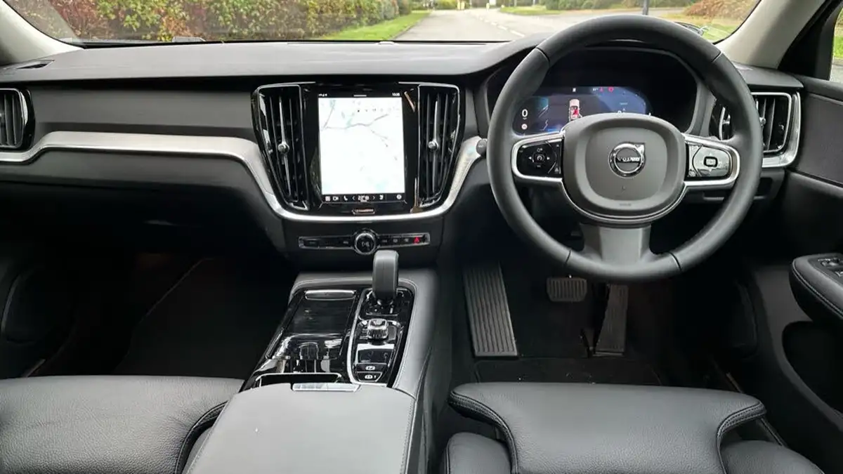 2024-volvo-v60-20-t6-plus-dark-station-wagon-big-19