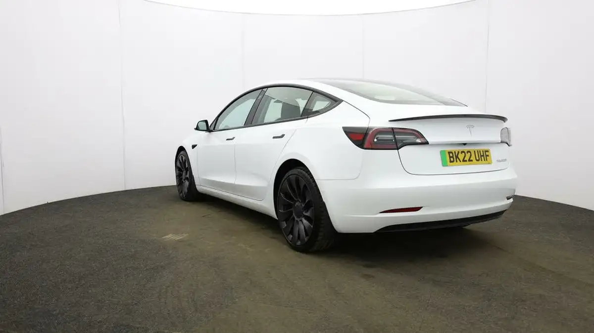 2022-tesla-model-3-e-performance-big-35