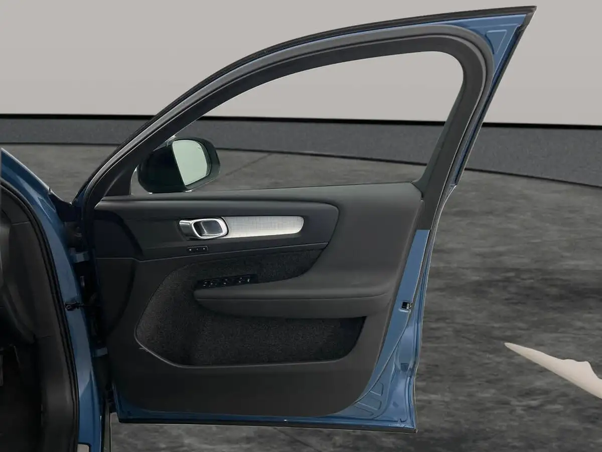 2023-volvo-xc40-20-b3-plus-big-20