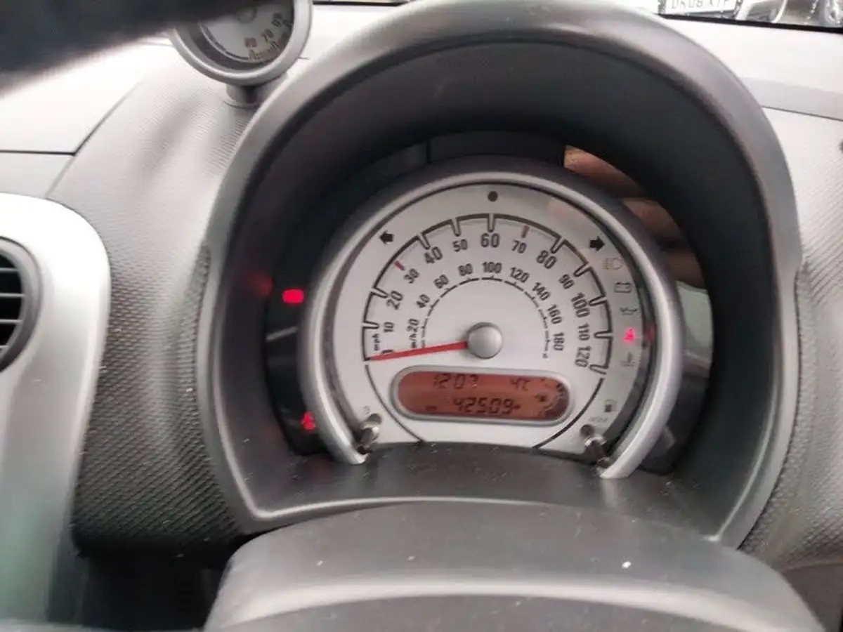 2009-vauxhall-agila-12-design-big-2