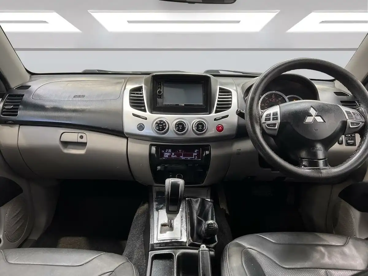 2013-mitsubishi-l200-25td-barbarian-auto-big-2