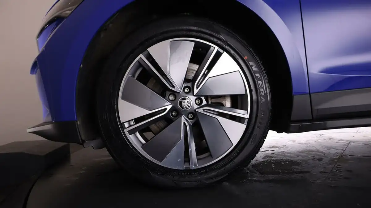 2022-skoda-enyaq-e-80-82-kwh-big-17