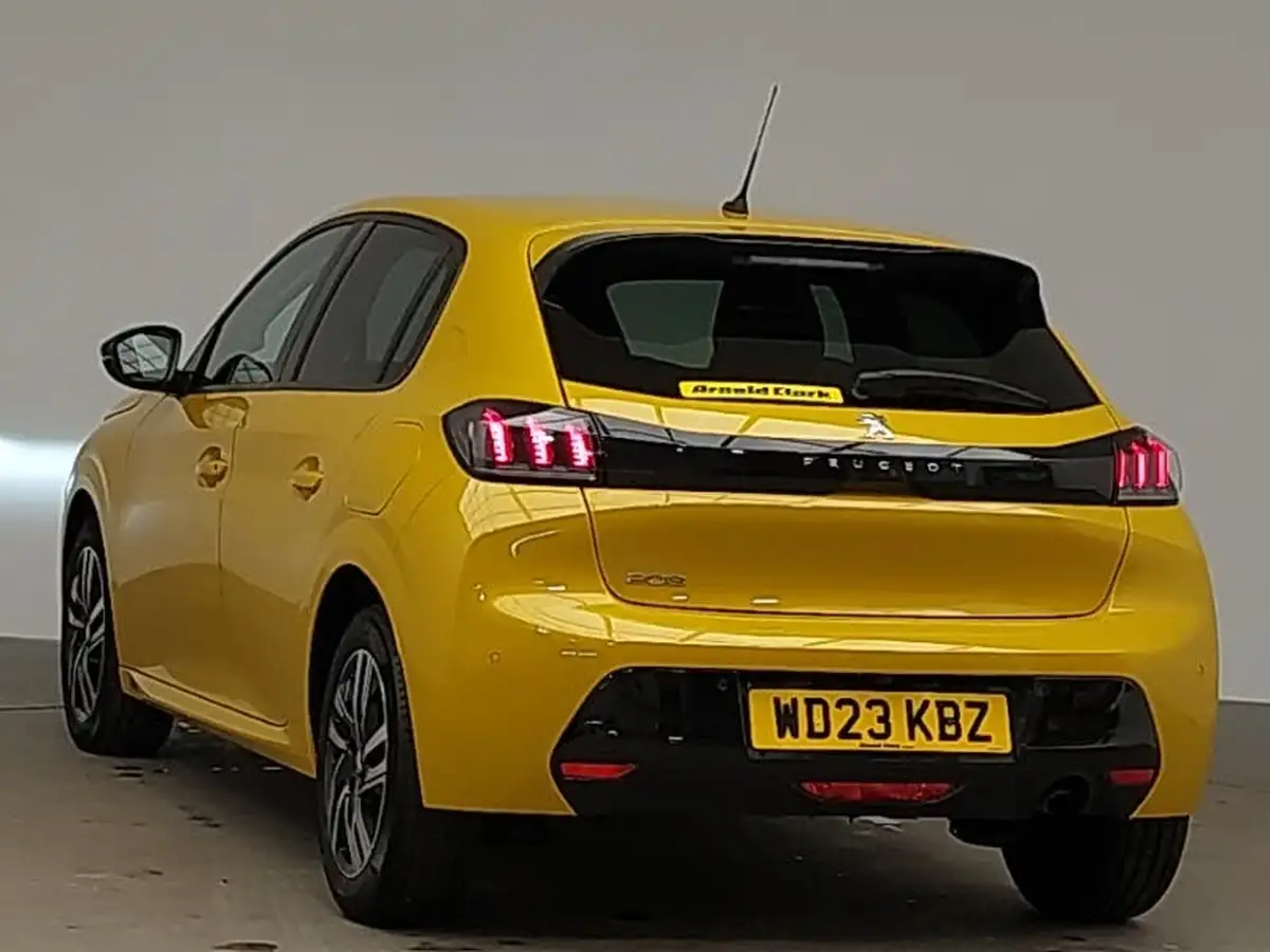 2023-peugeot-208-12-puretech-allure-premium-100ps-eat8-big-1