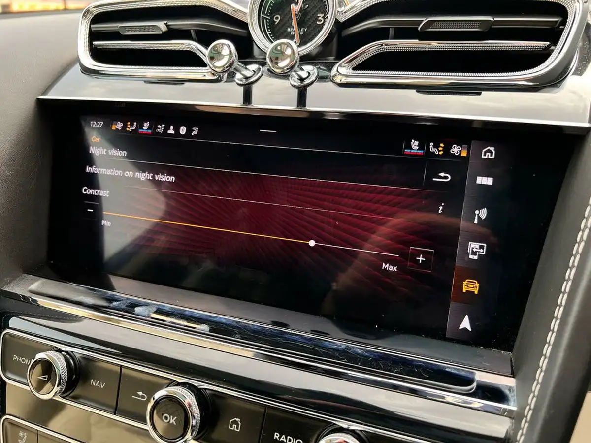 2020-bentley-bentayga-30-hybrid-big-44