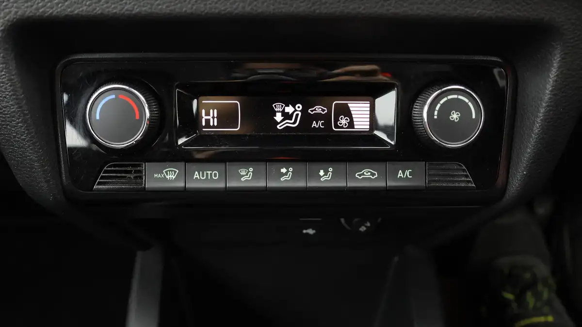 2020-skoda-fabia-10-tsi-se-l-95ps-estate-big-11