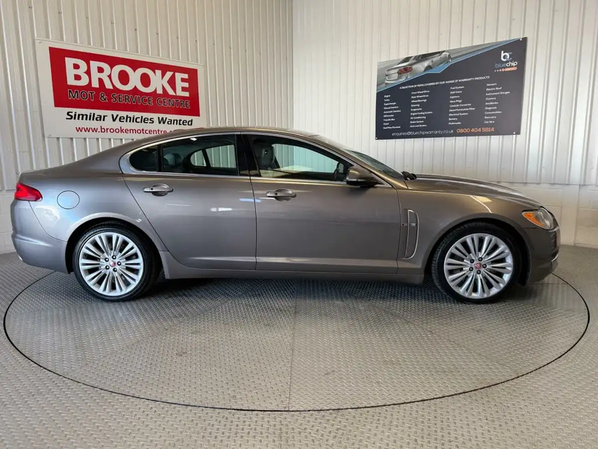 2010-jaguar-xf-30td-premium-luxury-big-2